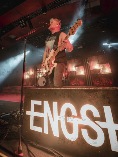 Bass player Chris Wendel from Engst live on 10-year anniversary tour tour at Berlin's Astra Kulturhaus on 20.12.2025