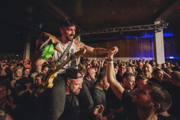 Guitarist Ramin Tehrani from Engst live in the audience on 10-year anniversary tour Tour at Berlin's Astra Kulturhaus on 20.12.2025