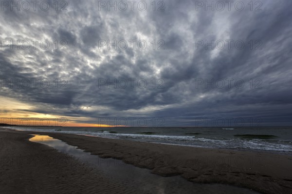 Dramatic clouds, evening light, sunset, Weststrand Darß, Baltic Sea, Fischland-Darß-Zingst, Western Pomerania Lagoon Area National Park, Mecklenburg-Western Pomerania, Germany