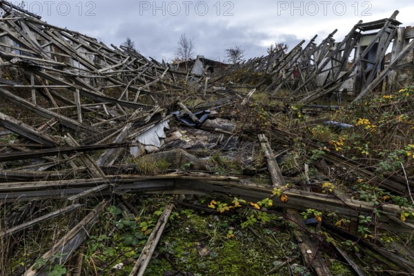 Dilapidated hall of the dilapidated plant of a former agricultural production cooperative of the former GDR, LPG, Lost Place, Müggenburg, Fischland-Darß-Zingst, Western Pomerania National Park, Mecklenburg-Western Pomerania, Germany