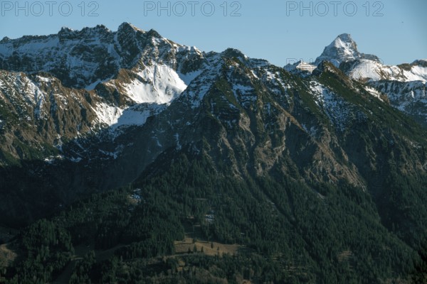 View from the high-altitude hiking trail from Bolsterlanger Horn to Riedberger Horn, back mountains of the Allgäu Alps with Nebelhorn and Rubihorn, Bolsterlang, Oberstdorf, Oberallgäu, Allgäu, Bavaria, Germany