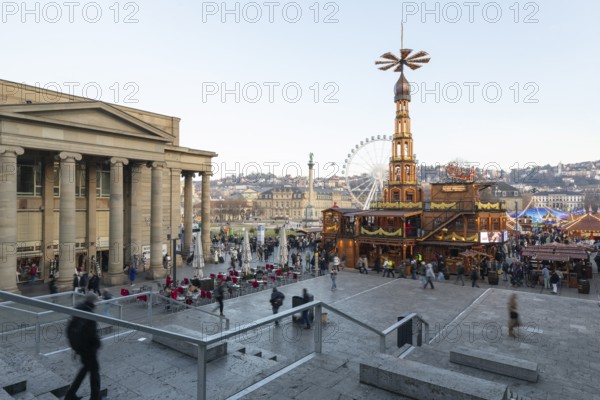 Stuttgart 2025 Christmas market on Schlossplatz with festive lights, a Christmas pyramid, mulled wine, traditional treats and artisan stalls. Magical light installations and lively atmosphere