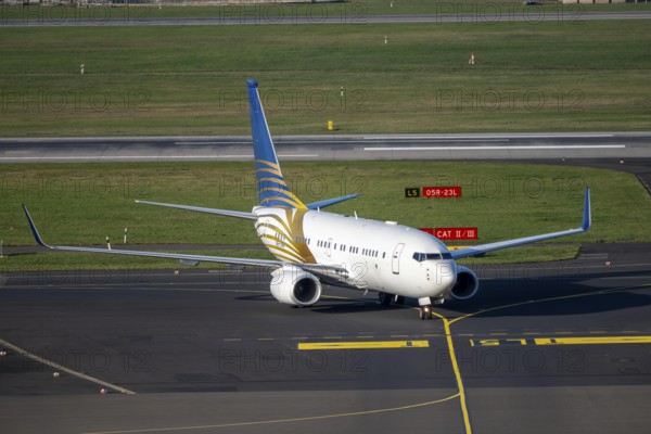 Boeing 737-700 BBJ, Royal Jet, airline from the United Arab Emirates based in Abu Dhabi, luxurious charter plane commutes between the UAE and Europe, Düsseldorf Airport, DUS