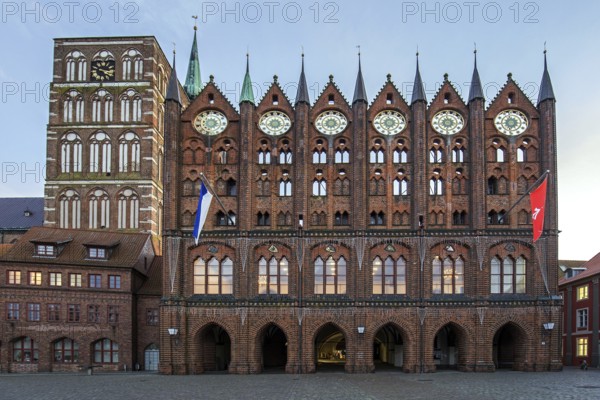 Stralsund medieval town hall, display façade at the Old Market Square, to the left the St. Nicholas Church Hanseatic City of Stralsund, Vorpommern-Rügen district, Mecklenburg-Western Pomerania, Germany