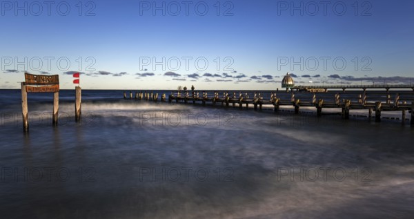 Wooden sign in the sea with inscription Zingst and wooden walkway, pier with diving gondola behind, panorama, long exposure, evening light, Zingst, Fischland-Darß-Zingst, Western Pomerania Lagoon Area National Park, Mecklenburg-Western Pomerania, Germany