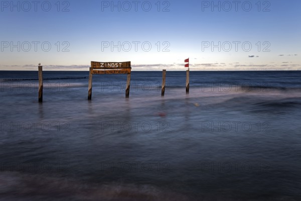 Wooden sign in the sea with inscription Zingst, long exposure, evening light, Zingst, Fischland-Darß-Zingst, Vorpommersche Boddenlandschaft National Park, Mecklenburg-Western Pomerania, Germany