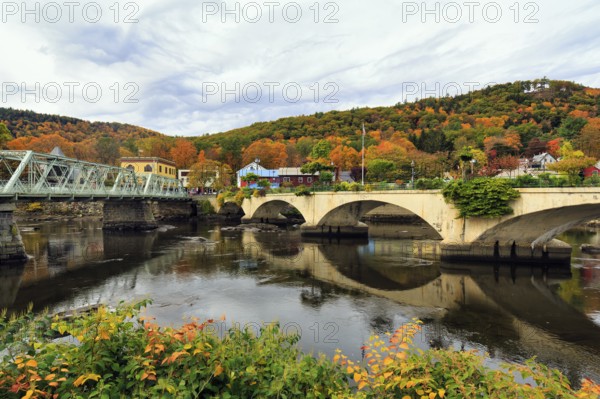 Flower Bridge, Bridge of Flowers, Deerfield River Bridge, Gardens, Fall Leaves, Indian Summer, Mohawk Trail Scenic Road, Former Trade Route, Shelburne Falls, Massachusetts, New England, USA