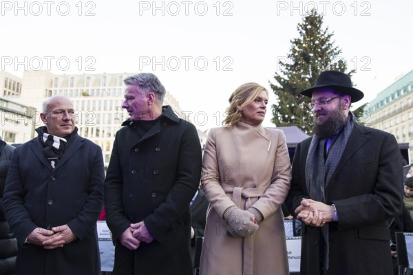 Kai Wegner (Governing Mayor of Berlin), Jörg Pilawa (TV presenter and partner of Julia Klöckner), Julia Klöckner (President of the German Bundestag) and Yehuda Teichtal (Rabbi of the Chabad-Lubavitch movement) at the lighting of lights to mark 20 years of Hanukkah in front of the Brandenburg Gate, Berlin, 17 December 2025