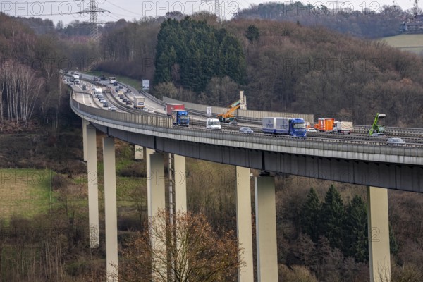 The Wiehl Valley Bridge, A4 motorway, the motorway bridge is considered extremely dilapidated, there is massive damage to the road plate and the main structure of the bridge, traffic only rolls in one lane in each direction, trucks are still allowed to drive there with a maximum of 44t and must keep a minimum distance of 50 meters, there is a risk of full closure, the bridge is 700 meters long, built in 1970, in Bergisches Land, near Weierberg Shagen, belongs to the city of Wiehl, North Rhine-Westphalia, Germany