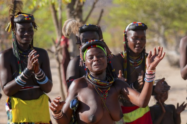 Traditional dance, brightly decorated woman of the Hakaona tribe, also Havakona or Hakawona, near Opuwo, Kunene, Namibia