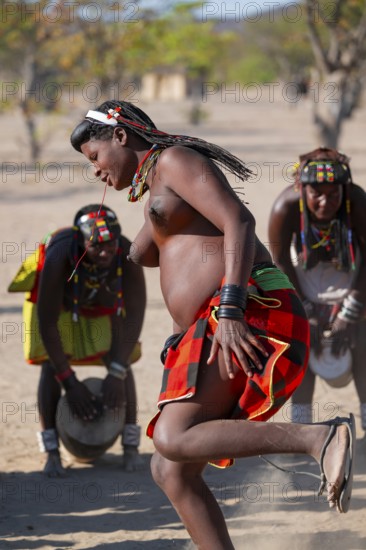 Traditional dance, brightly decorated woman of the Hakaona tribe, also Havakona or Hakawona, near Opuwo, Kunene, Namibia