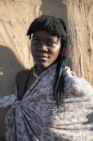 Portrait, brightly decorated woman of the Hakaona tribe, also Havakona or Hakawona, near Opuwo, Kunene, Namibia
