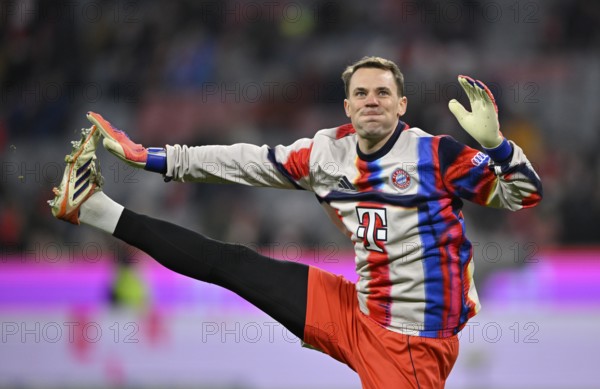 Warm-up Training Goalkeeper Manuel Neuer FC Bayern Munich FCB (01) Gesture Gesture dogged Allianz Arena, Munich, Bavaria, Germany