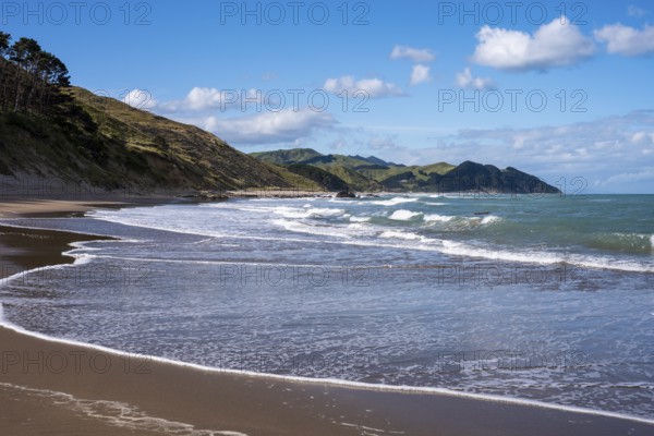 Castlepoint Beach, ocean, sandy beach, surf, mountains. Castlepoint, Wairarapa Coast, Wellington Region, North Island, New Zealand