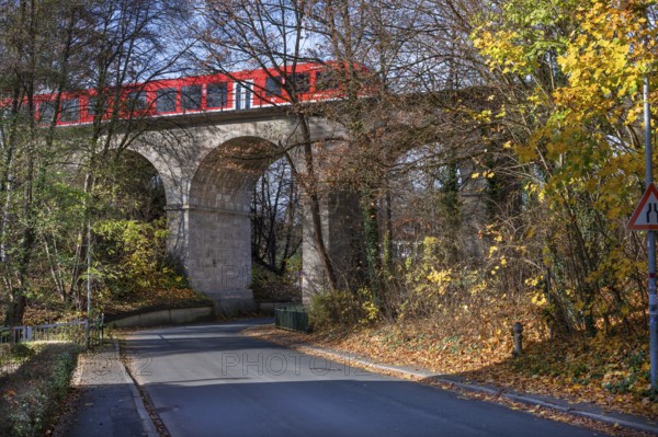 Regional train crosses the historic railway bridge, viaduct in Lauf, built in 1876, Bayreuth-Nuremberg railway line, Lauf an der Pegnitz, Middle Franconia, Bavaria, Germany