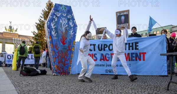 Dancers from Extinction Rebellion dance at Fridays for Future rally to mark the tenth anniversary of the Paris Agreement. Pariser Platz, Berlin, 12.12.2025