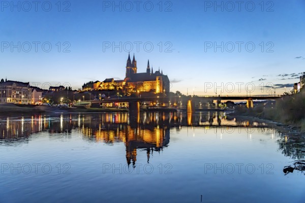 The castle hill with Albrechtsburg, cathedral and the Elbe in Meissen at dusk, Saxony, Germany