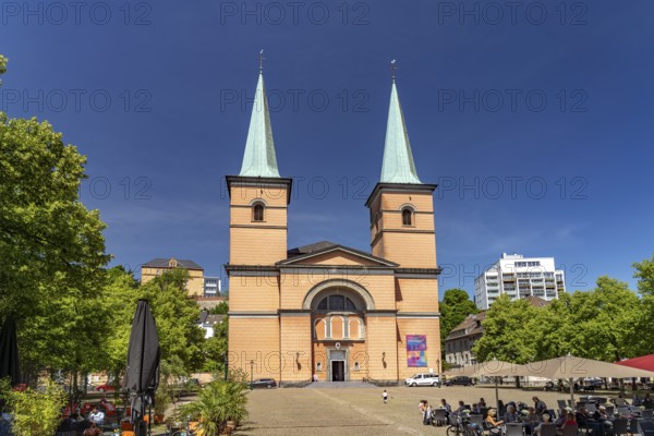 Dining on Laurentiusplatz and the Basilica of St. Lawrence in Elberfeld, Wuppertal, North Rhine-Westphalia, Germany