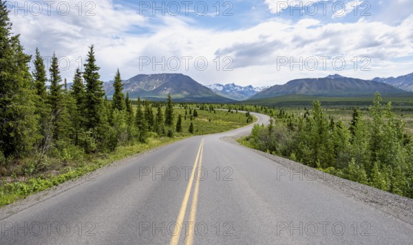 Road through Denali National Park, Taiga and Tundra with mountain scenery, Denali National Park, Alaska, USA