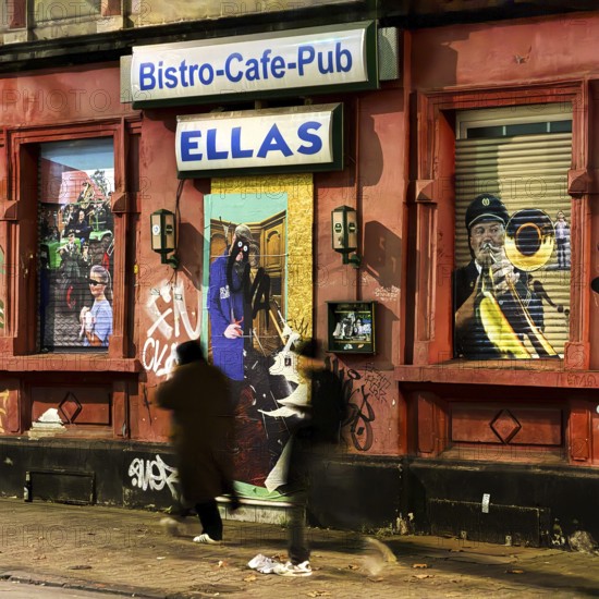 Decaying façade covered with graffiti in a no-go area, Gelsenkirchen, Ruhr area, North Rhine-Westphalia, Germany