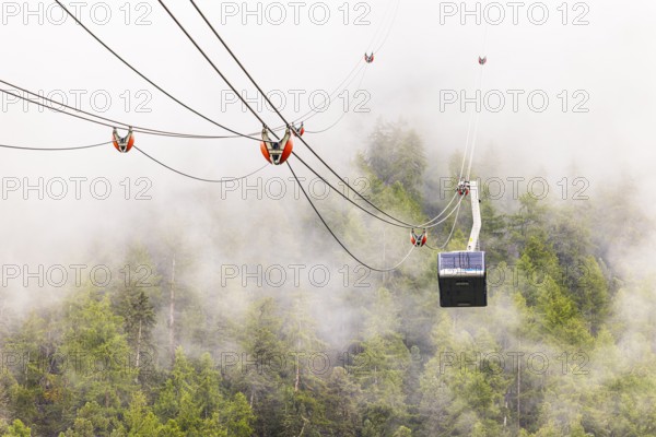 Gondola and cable car line in fog, cable car from Grimentz to the Espace Weisshorn summit station, Val d'Anniviers, Valais Alps, Canton of Valais, Switzerland