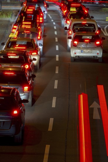 Rote Rückleuchten, Rush Hour, Rheinuferstraße, Cologne, Rhineland, North Rhine-Westphalia, Germany
