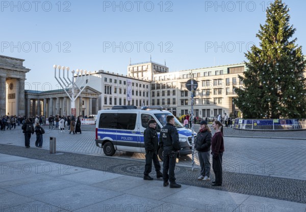 Tourists and police at the Brandenburg Gate at Christmas, daylight photo, Berlin, Germany