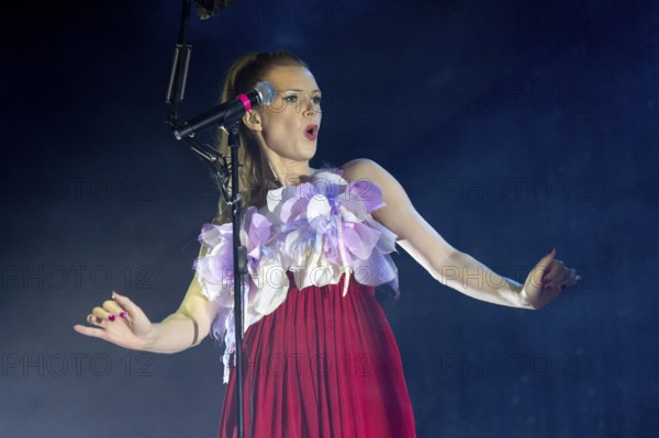 Nicola Rost, lead singer, Laing, electro soul pop, D, The Big Gala 2025, live on 13.12.2025, Huxley's New World, Berlin, Germany < english> Laing, Electro Soul Pop, D, The Grand Gala 2025, live on December 13, 2025, Huxley's New World, Berlin, Germany