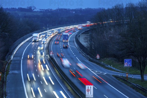 Evening traffic on the A52 motorway, between Düsseldorf and Essen, at the Ruhr Valley Bridge, across the Ruhr near Mülheim-Mintard, partly slow, rush hour traffic, looking north, North Rhine-Westphalia, Germany