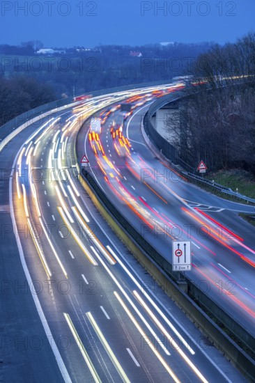 Evening traffic on the A52 motorway, between Düsseldorf and Essen, at the Ruhr Valley Bridge, across the Ruhr near Mülheim-Mintard, partly slow, rush hour traffic, looking north, North Rhine-Westphalia, Germany