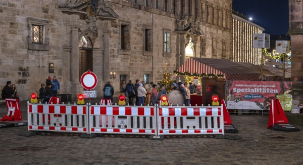 Barrier to secure the Nuremberg Christmas Market, Hauptmarkt, Nuremberg, Middle Franconia, Bavaria, Germany