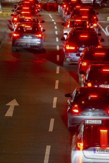 Rote Rückleuchten, Rush Hour, Rheinuferstraße, Cologne, Rhineland, North Rhine-Westphalia, Germany