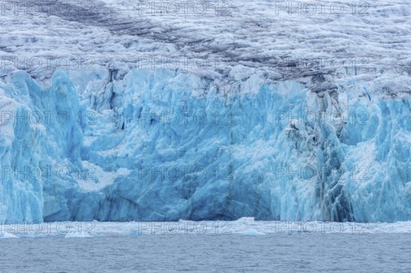 Lilliehöökbreen glacier in summer debouching into Lilliehöök Fjord, Lilliehöökfjorden, branch of Krossfjorden in Albert I Land, Spitsbergen, Svalbard