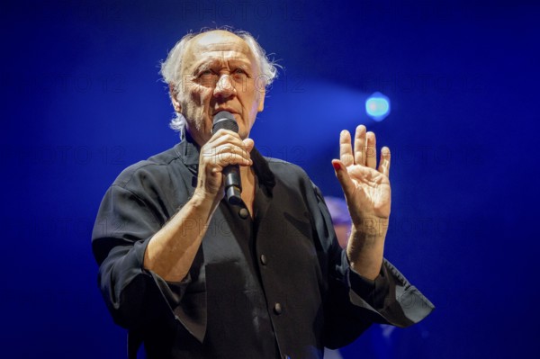 Herman van Veen, singer, songwriter, Netherlands, with the program Achtzig live, 04.12.2025, Admiralspalast, Berlin, Germany < english> Herman van Veen, singer, lyricist, Netherlands, with the program Achtzig live, December 4, 2025, Admiralspalast, Berlin, Germany