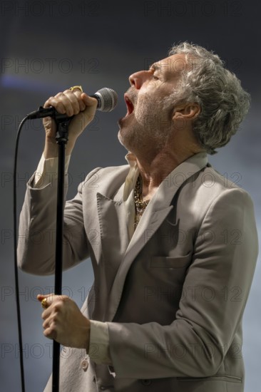BAXTER DURY (son of Ian Dury), musician, singer, Indie/Pop, UK, ALLBARONE TOUR, live on 01.12.2025 at Huxleys Neue Welt, Berlin, Germany < english> BAXTER DURY (son of Ian Dury), musician, singer, UK, ALLBARONE TOUR, live on 01.12.2025 at Huxleys Neue Welt, Berlin, Germany
