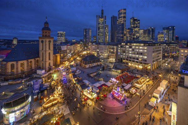 At Hauptwache, in the evening, the stalls of the Frankfurt Christmas Market and behind them the offices of the towering banking skyline, Hauptwache, Frankfurt am Main, Hesse, Germany
