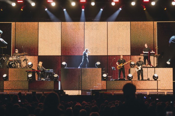Kerstin Ott live on Für immer für euch | Live with band tour in Berlin's Uber Arena on 03.12.2025