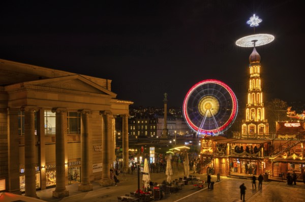 Night view, Christmas market with Christmas pyramid, Ferris wheel, New Palace, Schlossplatz, Königsbau, Christmassy, Stuttgart, Baden-Württemberg, Germany