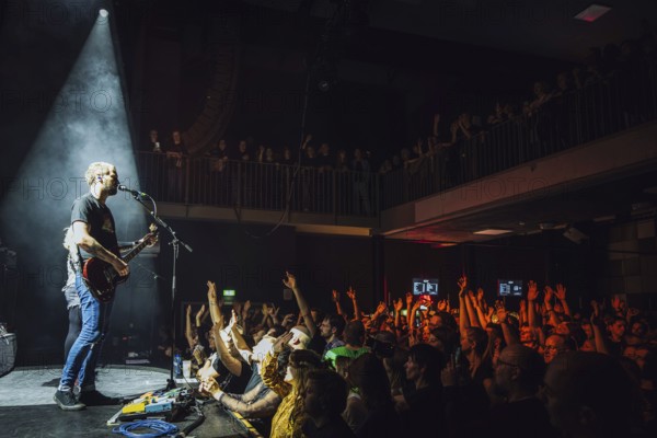 Billy Lunn, singer and guitarist from The Subways live on For Eternity Tour 2025 at Hole44 in Berlin on 29.11.2025