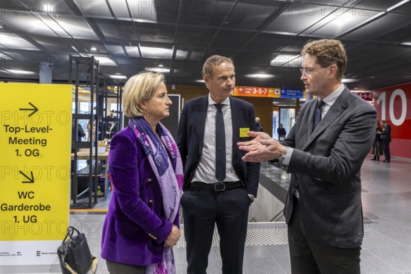 Annual event on the BW Automotive Industry Strategy Dialogue (SDA) in Stuttgart. Nicole Hoffmeister-Kraut (CDU, Minister of Economic Affairs BW) talking to Oliver Blume (CEO Porsche AG and Volkswagen AG) and Ola Källenius (CEO of Mercedes-Benz Group AG) . Automotive industry conference. Stuttgart, Baden-Württemberg, Germany