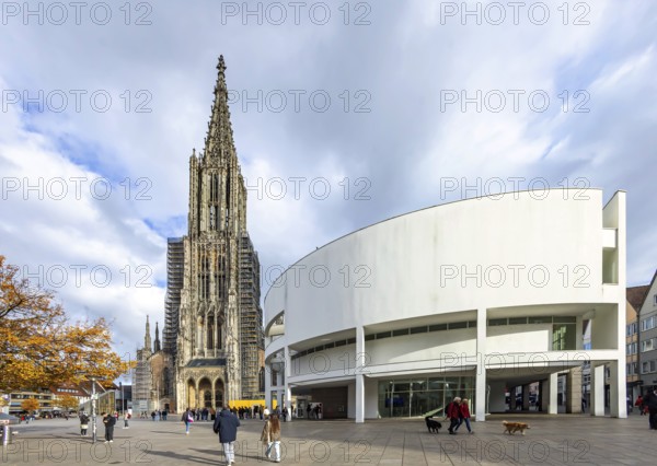 Ulm Minster, Gothic religious building in the Baden-Württemberg city of Ulm and parish church of the Protestant community. The 161, 53 meter high main tower, completed in 1890, was the highest church tower in the world for around 135 years. Town house on Ulm's Münsterplatz, designed by New York architect Richard Meier. Ulm, Baden-Württemberg, Germany