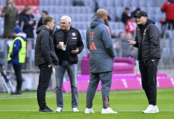 Coach coach Vincent Kompany FC Bayern Munich FCB talking with coach coach Alexander Blessin FC St. Pauli Sports Director Christoph Freund FC Bayern Munich FCB talking with managing director Sport Andreas Bornemann FC St. Pauli Gestik Gesture Allianz Arena, Munich, Bayern, Germany