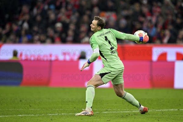 Goalkeeper Manuel Neuer FC Bayern Munich FCB (01) action throw off Allianz Arena, Munich, Bayern, Germany