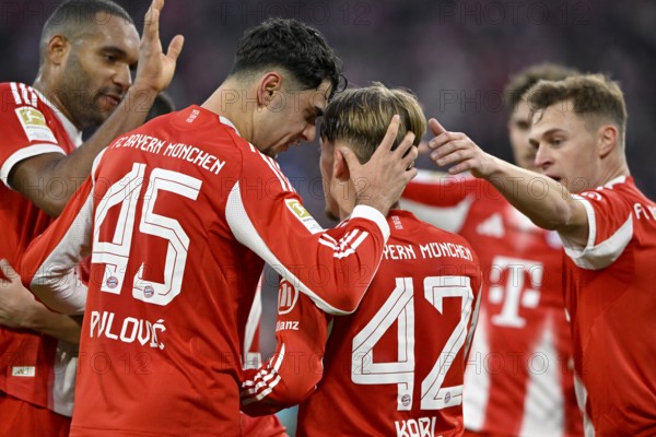Goal cheers Lennart Karl Bayern Munich FCB (42) Aleksandar Pavlovic FC Bayern Munich FCB (45) Joshua Kimmich FC Bayern Munich FCB (06) Jonathan Tah FC Bayern Munich FCB (04) Allianz Arena, Munich, Bayern, Germany