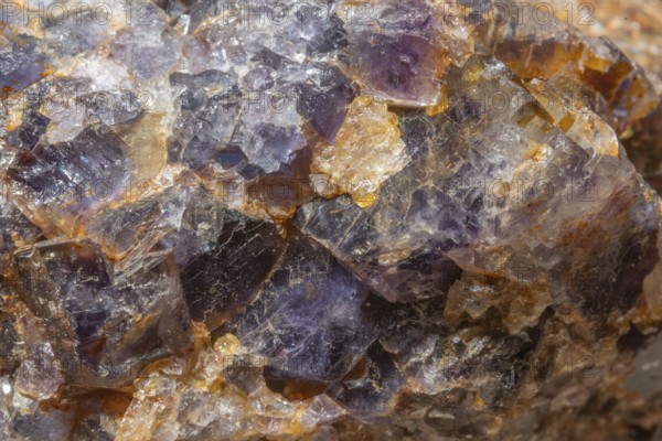 This scene shows a large rock fragment that contains quartz and fluorite crystals. Reflections and colors of minerals attract attention in the natural environment