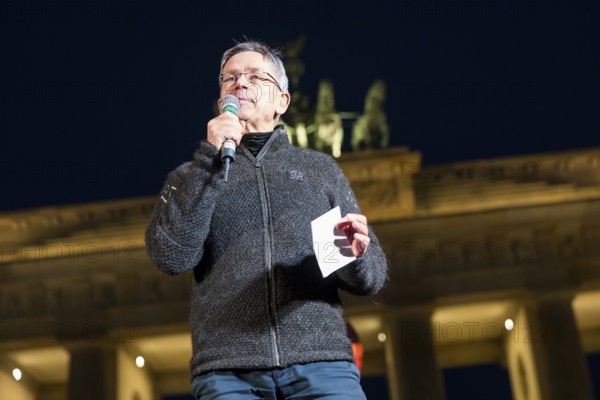 Stefan Rahmstorf (climate researcher at the Potsdam Institute for Climate Impact Research) speaks at the international climate demo under the motto Fight for 1.5 at the Brandenburg Gate in Berlin on 14.11.2025. The demonstration takes place on the occasion of the COP30 World Climate Conference in Belém, Brazil, and to mark 10 years of the Paris Climate Agreement