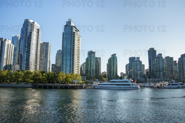 Skyline, skyscrapers on the promenade, Coal Harbour, Vancouver, British Columbia, Canada