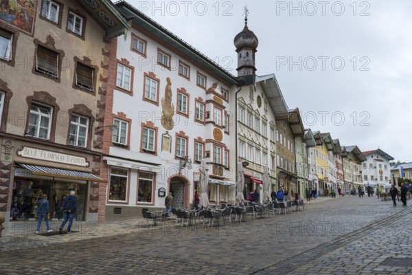 Gabelhäuser mit Lüftlmalerei in der Marktstraße, pedestrian zone, Altstadt, Bad Tölz, Upper Bavaria, Bavaria, Germany
