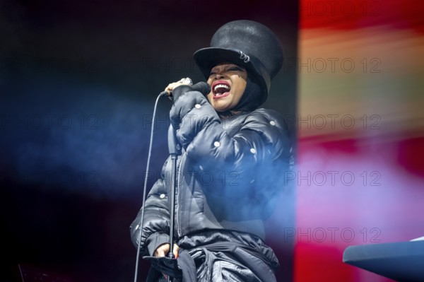 Erykah Badu, singer, USA, soul, hip-hop, R&B, The Return Of Automatic Slim World Tour 2025, live at the Uber Eats Music Hall, Berlin, 04.11.2025 < english> Erykah Badu, singer, hip-hop, live at the Uber Eats Music Hall, November 4th, 2025