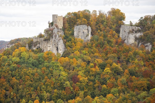 Indian summer on the Swabian Jura in the Nenninger Valley with the ruins of Reussenstein Castle